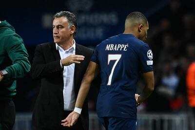 Kylian Mbappé apenas le saludó al DT Christophe Galtier, cuando fue sustituido ayer en el partido ante Benfica.