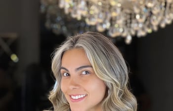 Paloma Ferreira cambió de look y se la ve más rubia.