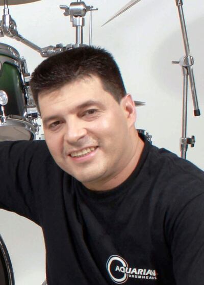 César Cipolla busca agradecer a sus amigos con este tema.