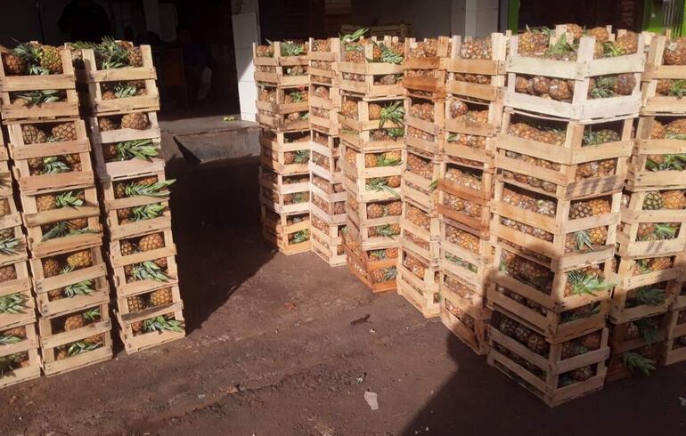 Actualmente se puede conseguir desde G. 10.000 una  caja de piña de 30 frutas.
