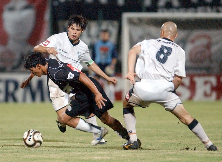 Olimpia-Tacuary del 2003, la última vez que el Decano recibió cuatro goles en Para Uno.