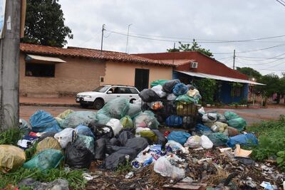Municipalidad de San Antonio no recoge basura hace un mes para presionar tercerización del servicio.