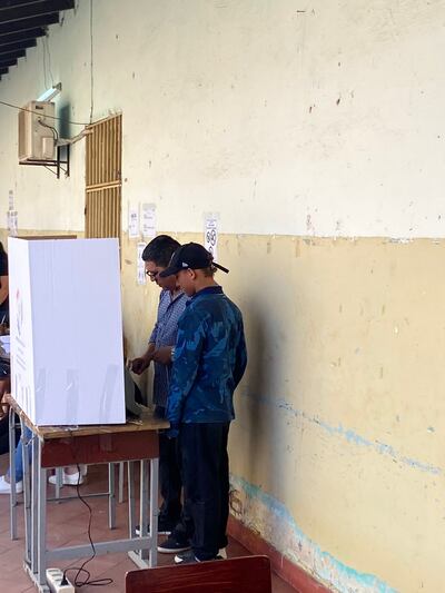 Denuncian "voto direccionado" en local de la Concertación.