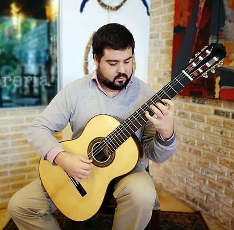 El guitarrista paraguayo Javier Acosta Giangreco tocará hoy.