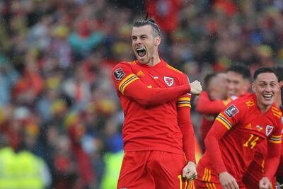 Gareth Bale celebra la clasificación de Gales al Mundial de Qatar 2022.