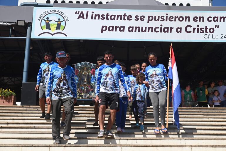 Grupo que peregrinó desde Minga Guazú. 