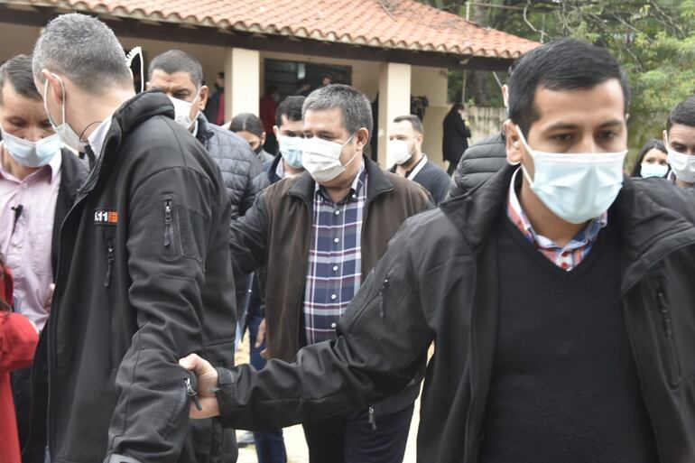 Cartes, saludando a sus correligionarios.