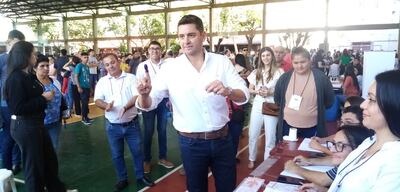 El virtual vicepresidente de la República, Pedro Lorenzo Alliana Rodríguez, votó en la mesa N° 2, en el Centro Regional de Educación de Pilar (CREP).