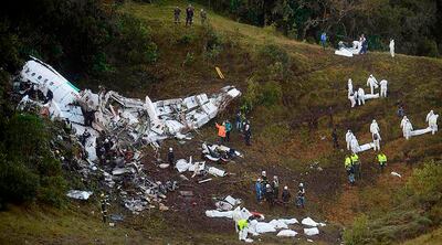 Aeronave de LaMia destruida en el cerro de La Unión. De las 77 personas que viajaban a Medellín, solo seis pudieron sobrevivir, tres de ellas futbolistas.