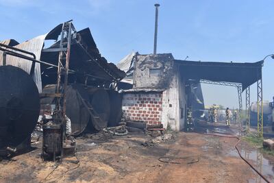 Gran parte del tinglado de la aceitera quedó dañado con el incendio del fin de semana último.