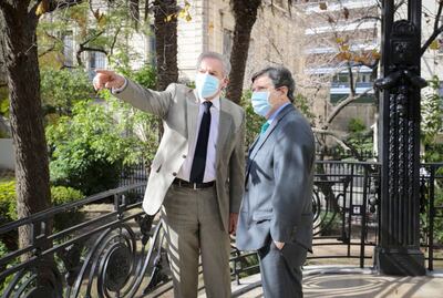 El canciller argentino Felipe Solá (i) conversa con Euclides Acevedo, ayer en Buenos Aires.