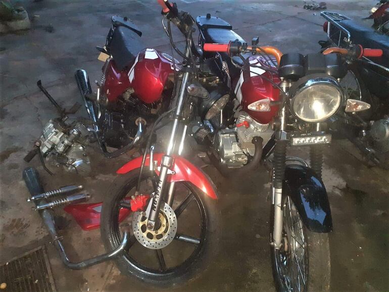 Las evidencias de las motocicletas y accesorios quedaron depositadas en la Comisaría 5ta. de Carapeguá.