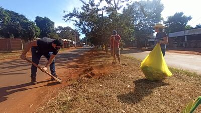 Miembros de la comisión vecinal seguirán los trabajos de limpieza el próximo fin de semana.