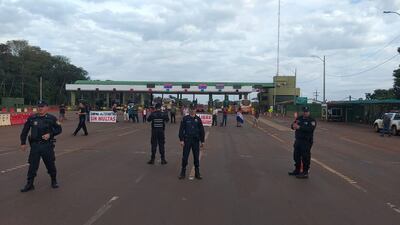 La manifestación se inició esta mañana y se extenderá hasta las 16:00, frente al puesto de peaje en la ciudad de Minga Guazú.