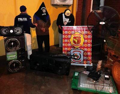 Los detenidos y las evidencias recuperadas fueron llevados a la base de Investigaciones de Alto Paraná.