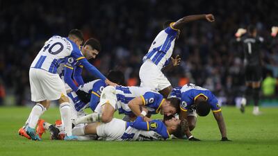 Jugadores del Brighton, entre ellos Julio Enciso, celebrando el único gol de Kaoru Mitoma al Bournemouth.