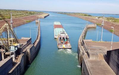 Desde hoy pasarán las embarcaciones de mayor porte por la esclusa de navegación de la Entidad Binacional Yacyretá, tras haber obtenido  una profundidad apropiada del río Paraná.