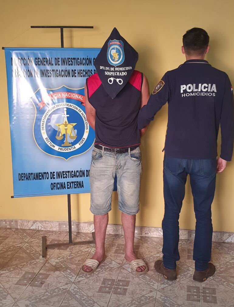 Raúl Feliciano Báez, apresado en el departamento de Investigación de Homicidios.