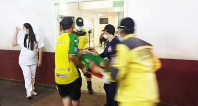 El herido fue trasladado por bomberos hasta el pabellón de emergencias médicas.
