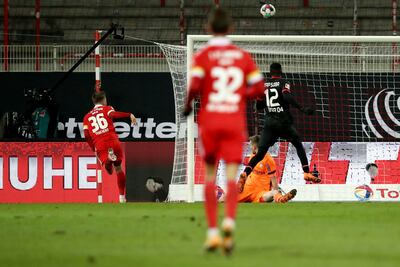 Teuchert (i) marcó el solitario gol del partido.