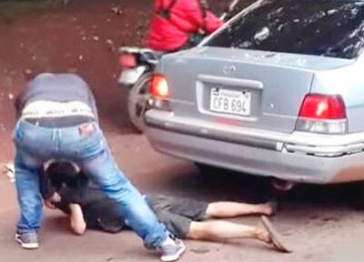 El instante de la agresión al adolescente fue filmado con  celular.
