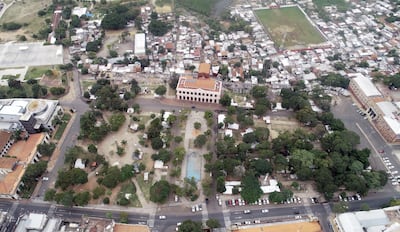 Las plazas Independencia, Juan de Salazar y De Armas, declaradas Patrimonio Histórico mediante la Ley N° 6284/19, están ocupadas.