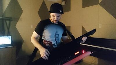 Adrian Benegas lanzó un nuevo EP en el que trabajó con figuras internacionales como Herbie Langhans y Sacha Paeth.