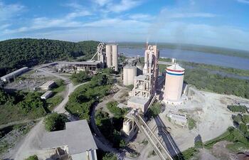 La contratación del servicio de mano de obra es para distintos sectores de la planta de Vallemí, ya sea para la dirección de Fábrica, departamento de minas, control de calidad, entre otros.