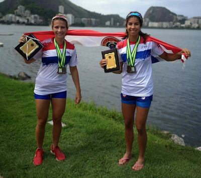 Las remeras de oro sudamericano: Ale Alonso y Nicole Martínez.