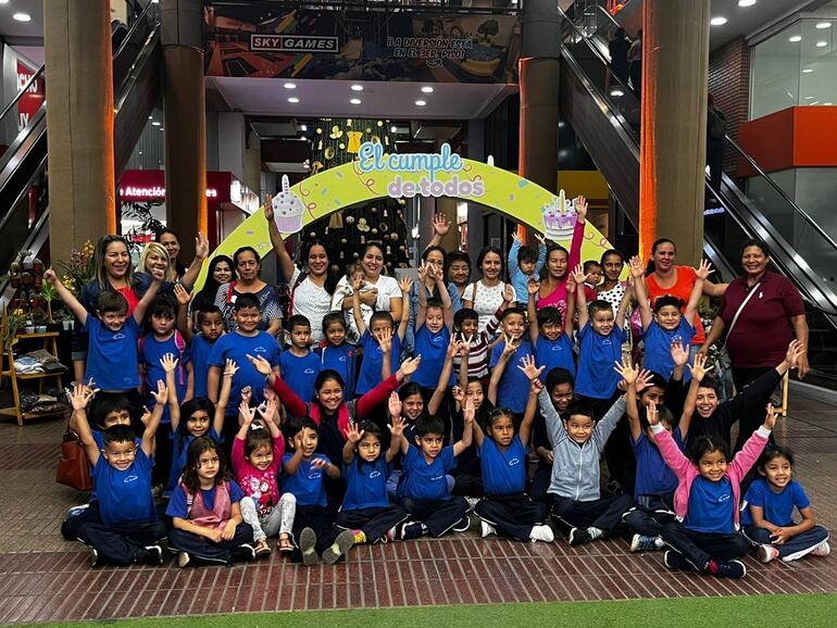 Alumnos de la “Escuela N° 18 República de Cuba” disfrutaron de una jornada divertida, en Multiplaza.