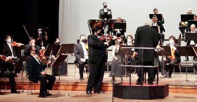 El violinista Óscar Aguilar Mas, graduado recientemente del Conservatorio “Reina Sofía” de Madrid, volverá hoy a compartir el escenario con los músicos de la OSCA.