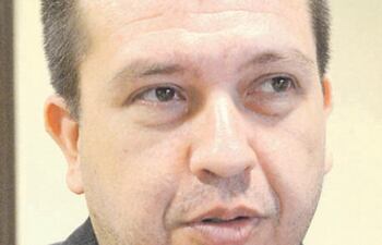 El senador Derlis Osorio (ANR, indep.) pidió en mociones de preferencia el tratamiento de su proyecto en la sesión de mañana.