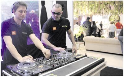 Con anteojos, Martín Noé, en agosto de 2019, en la Expo
Novias, realizada en el centro de convenciones de la Conmebol