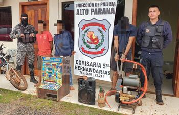 De poder de los tres sospechosos se recuperaron los objetos robados.