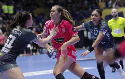 Con motivo del XXVIII Mundial de Balonmano Masculino, la Fundación del Español Urgente (FundéuRAE), promovida por la Agencia EFE y la RAE, recuerda algunas claves para una adecuada redacción de las noticias relacionadas con este deporte, que el diccionario académico define como el ‘juego entre dos equipos de siete jugadores cada uno, cuyo objetivo es introducir el balón en la portería contraria impulsándolo con las manos’.