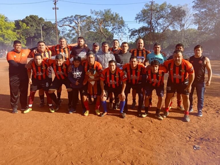 Sport 8 de Diciembre, campeón del Torneo Senior Tío Basilio.