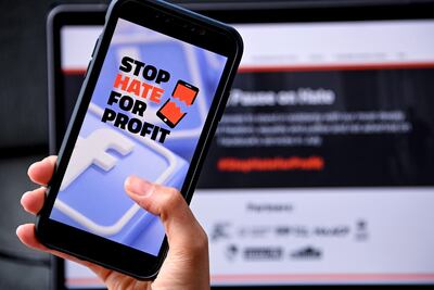 #StopHateForProfit (Paremos los beneficios por odio) es el slogan de la campaña a la que se han sumado decenas de grandes compañías, que decidieron dejar de hacer publicidad en Facebook.