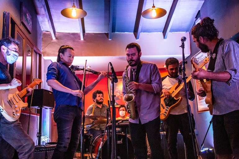 Juanito Ayala, Steven Wu, Juanca Otaño, Pepino Rodríguez, Cachito Galeano y Giovanni Domínguez.