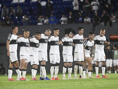 Los jugadores de Olimpia durante la tanda de penales en las semifinales de la Copa Paraguay.