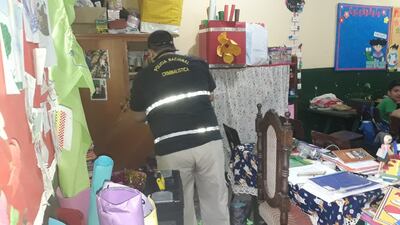 Los delincuentes dejaron todo desordenado el interior de las aulas.