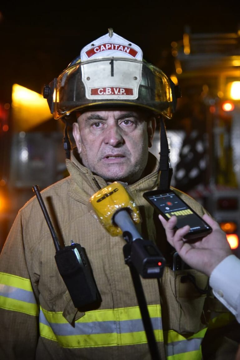 Capitán Rubén Valdez, comandante del Cuerpo de Bomberos Voluntarios del Paraguay.