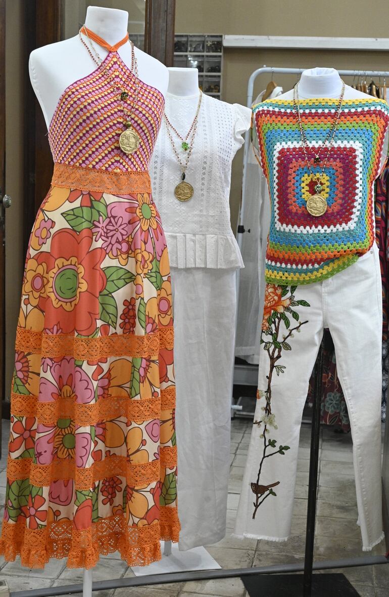 Algunas de las prendas elaboradas en la Fundación princesa Diana de Francia.