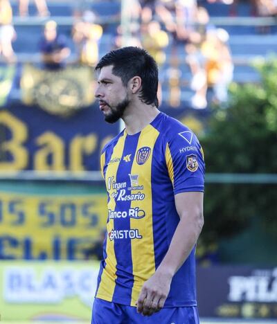 Juan Rodrigo Rojas (35) brinda jerarquía al mediocampo del Sportivo Luqueño.