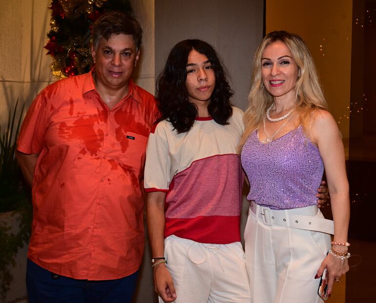 Federico Duarte, Oliver Morel y Manuela Brizuela en el Club Deportivo Sajonia.