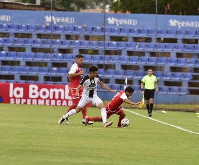 Tacuary y General Caballero JLM igualaron 1-1 en el Luis Alfonso Giagni de Villa Elisa.