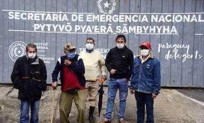 Cuidacoches se manifestaron frente a la Secretaría de Emergencia Nacional (SEN). Exigieron víveres para 1.000 personas.