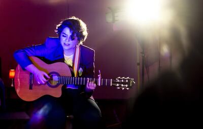 Sol Gómez en una escena del videoclip de “Telón”, que ya está disponible.