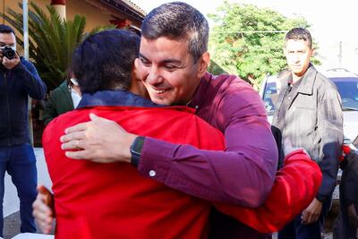 El gobernador Juan Carlos Baruja recibe al candidato a la presidencia Santiago Peña en la Gobernación de Paraguarí