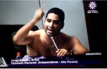 El diputado Jorge Brítez se saca la remera en Alto Paraná.