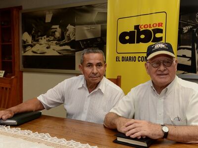 Luis Aguero (i) en la redacción de ABC Color.